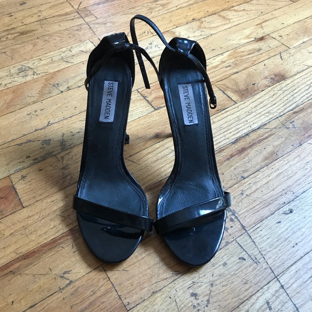 Steve Madden Sandals in Patent Black